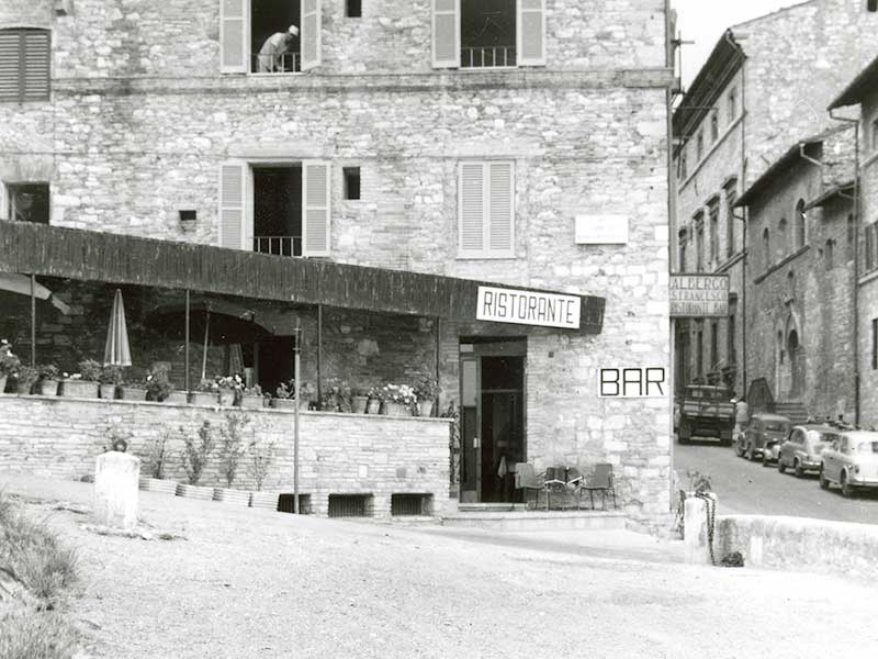 Lo Storico Ristorante Bar di fronte la basilica di San Francesco ad Assisi